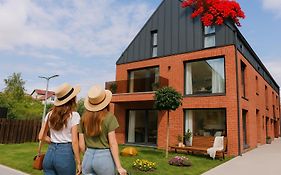Chic Modern Apartment - Work-Friendly & Comfortable